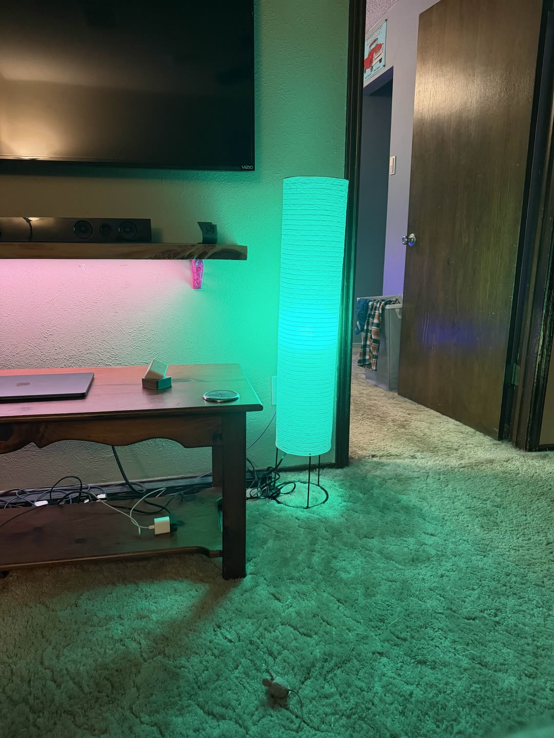 The same floor lamp glowing green from the KAJPLATS RGBW bulb